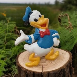 Walt Disney Co Donald Duck Hat Lapel Pin Tie Tack Canada Plastic Vintage Retro